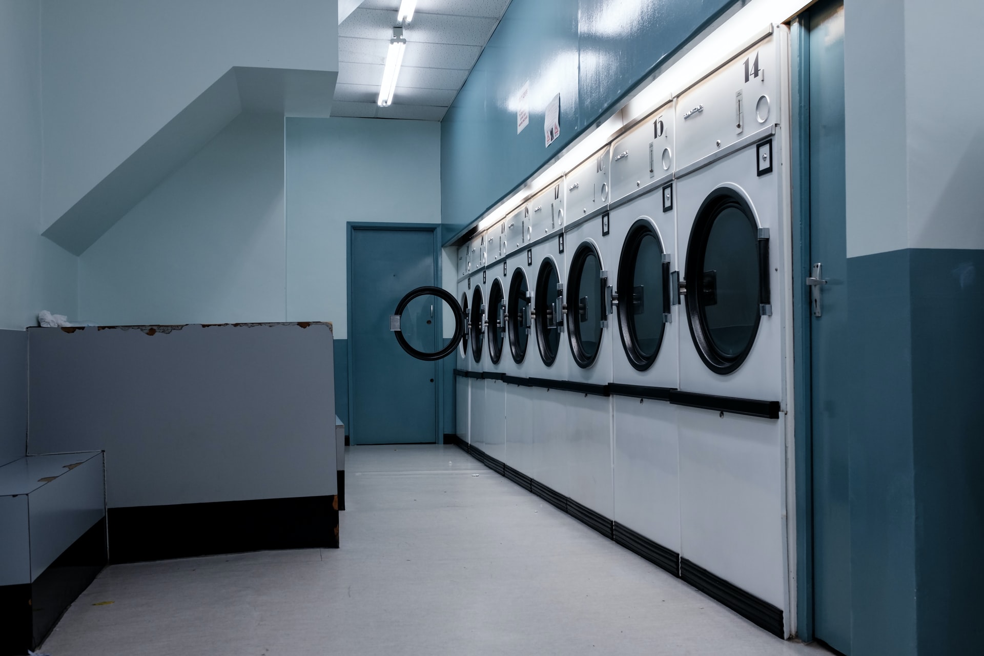 How to Use a Laundromat the Right Way